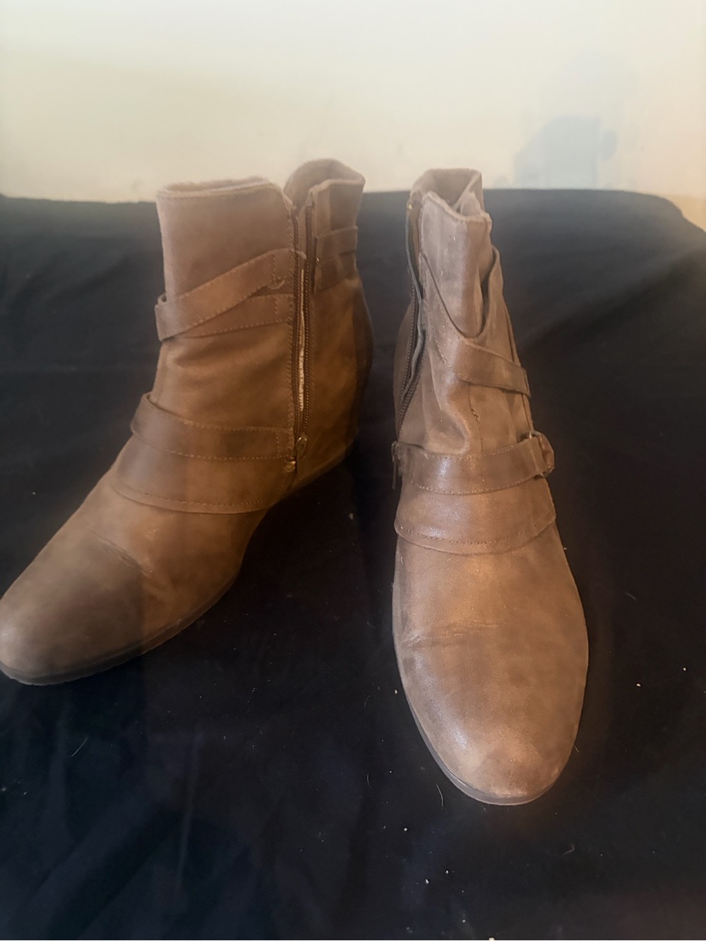 Bare Traps Brown Ankle Boots Sz 10 - Ready to Stomp Into Fall 🍂